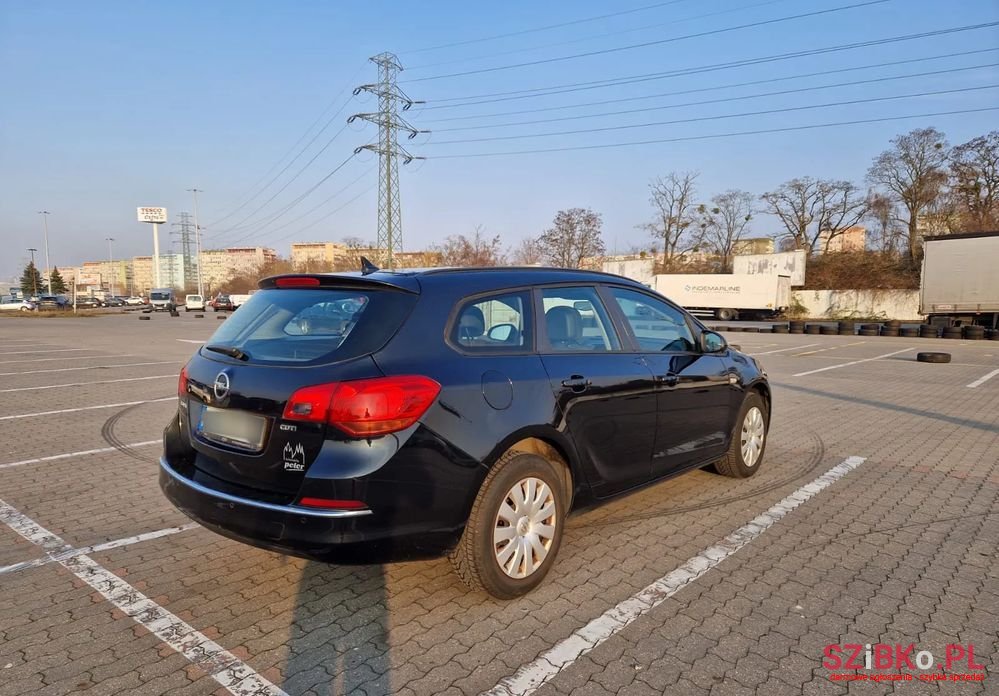 2013' Opel Astra photo #6