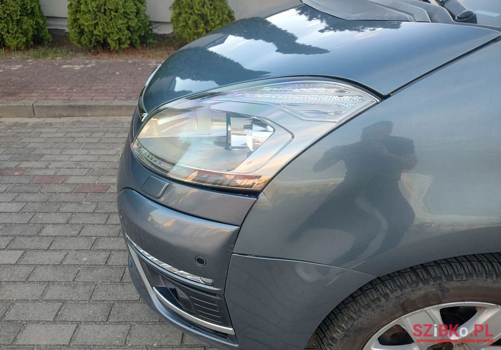 2010' Citroen C4 Grand Picasso photo #4