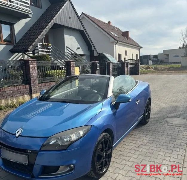 2011' Renault Megane photo #2