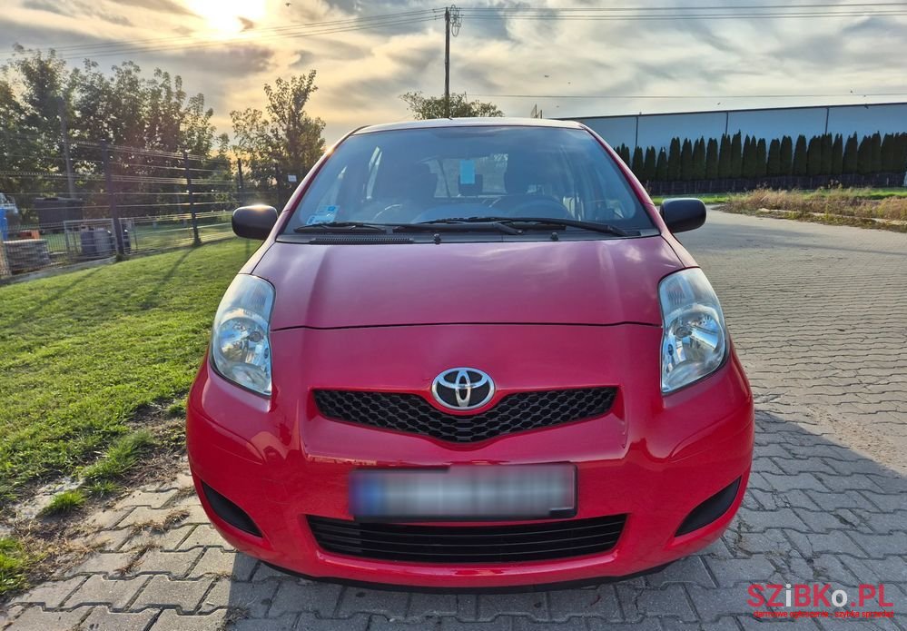 2010' Toyota Yaris 1.0 Luna Eu5 photo #2