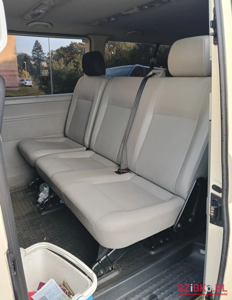 2011' Volkswagen Transporter photo #3