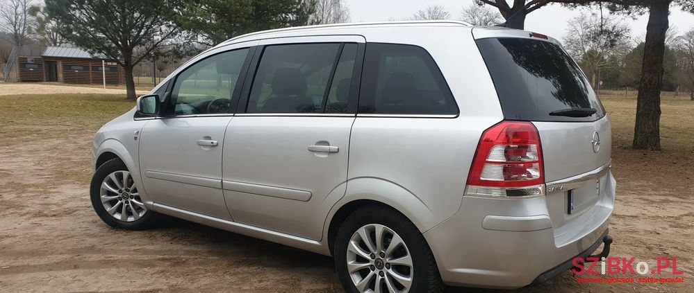 2010' Opel Zafira 1.6 photo #2