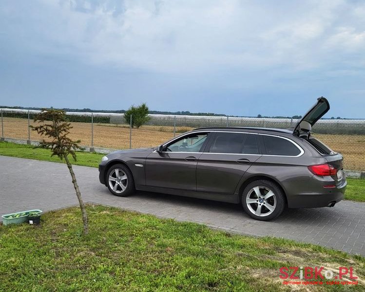 2013' BMW 5 Series 520I photo #1