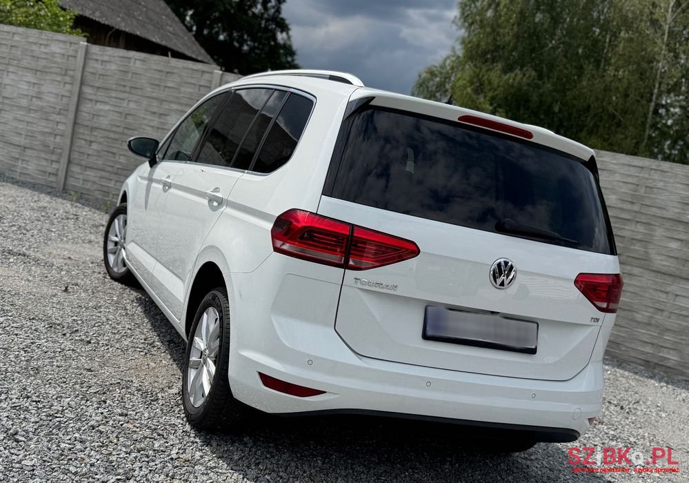2016' Volkswagen Touran photo #3