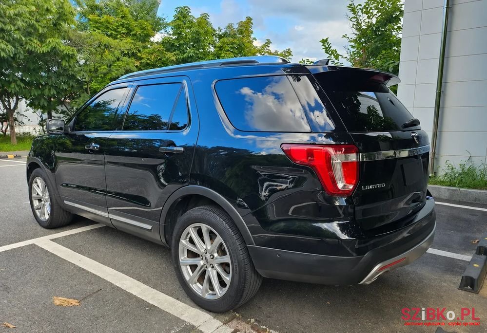 2017' Ford Explorer photo #6