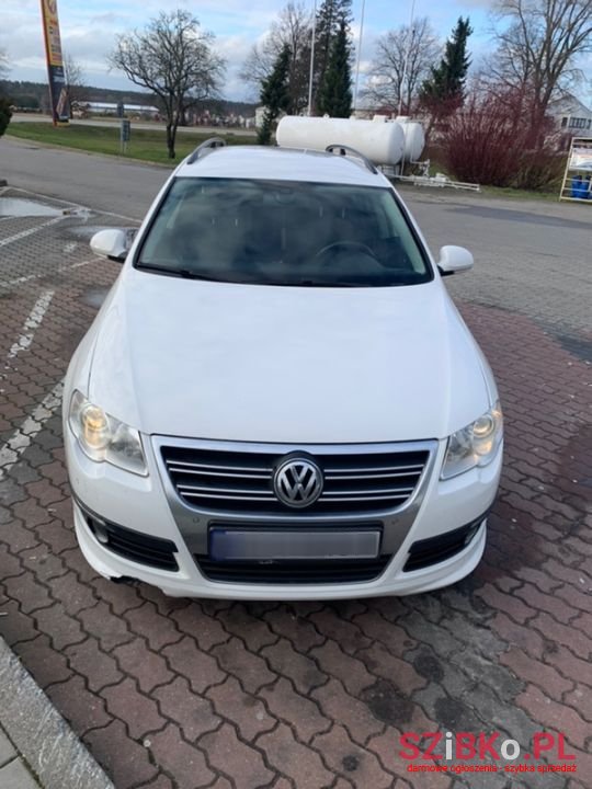 2009' Volkswagen Passat photo #2