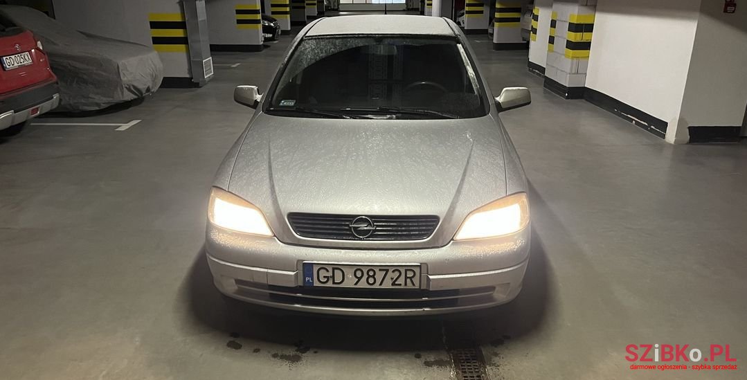 2005' Opel Astra photo #1
