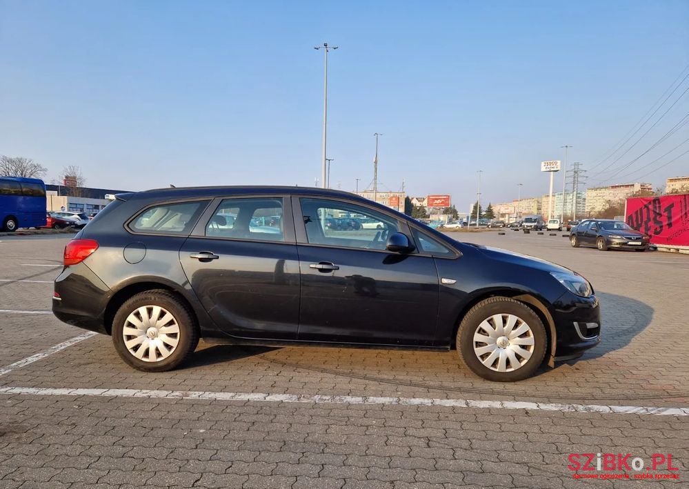 2013' Opel Astra photo #4