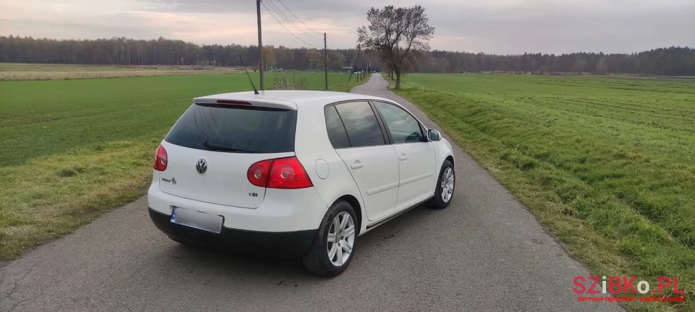 2008' Volkswagen Golf photo #2