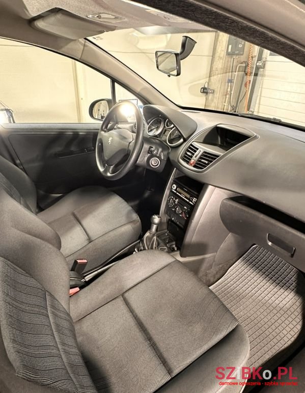 2007' Peugeot 207 1.4 Presence photo #5