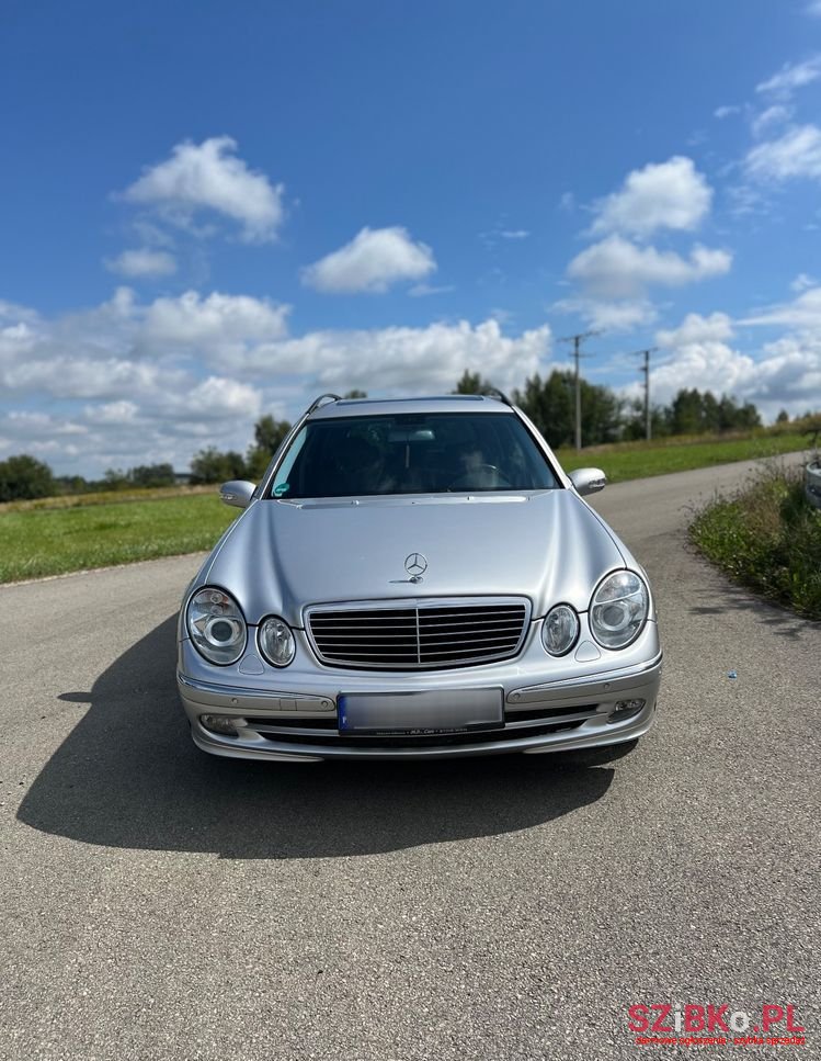 2004' Mercedes-Benz E-Class 320 Cdi T photo #2
