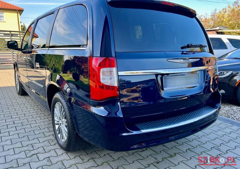 2014' Chrysler Town & Country 3.6 Limited photo #6
