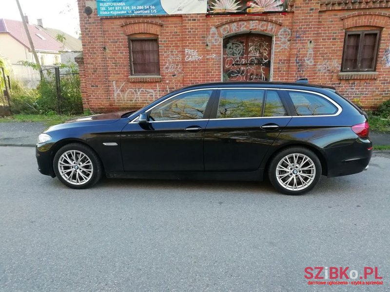 2015' BMW 5 Series 520D Touring photo #3