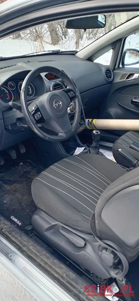 2011' Opel Corsa photo #6