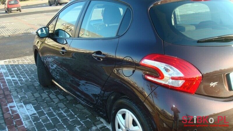 2013' Peugeot 208 photo #3