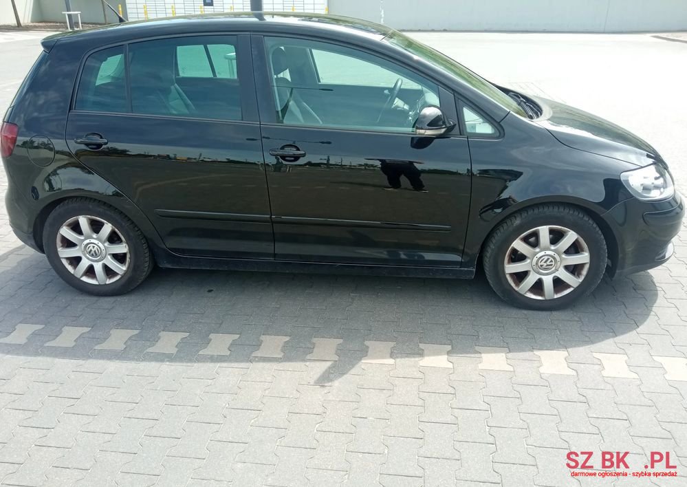 2005' Volkswagen Golf photo #1