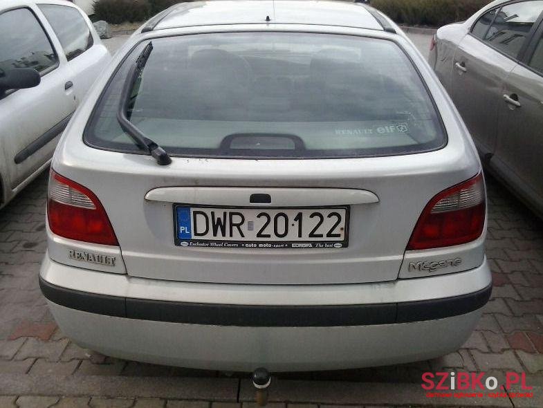 2001' Renault Megane photo #2