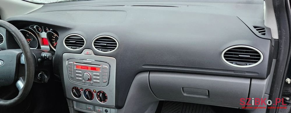 2008' Ford Focus photo #3