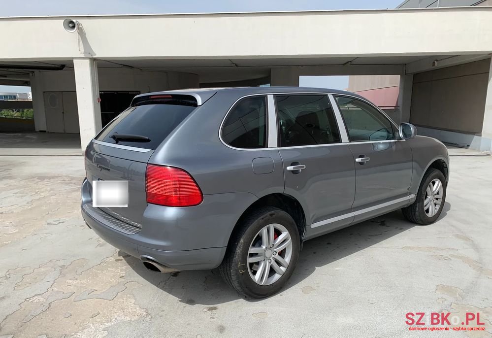 2004' Porsche Cayenne Standard photo #2