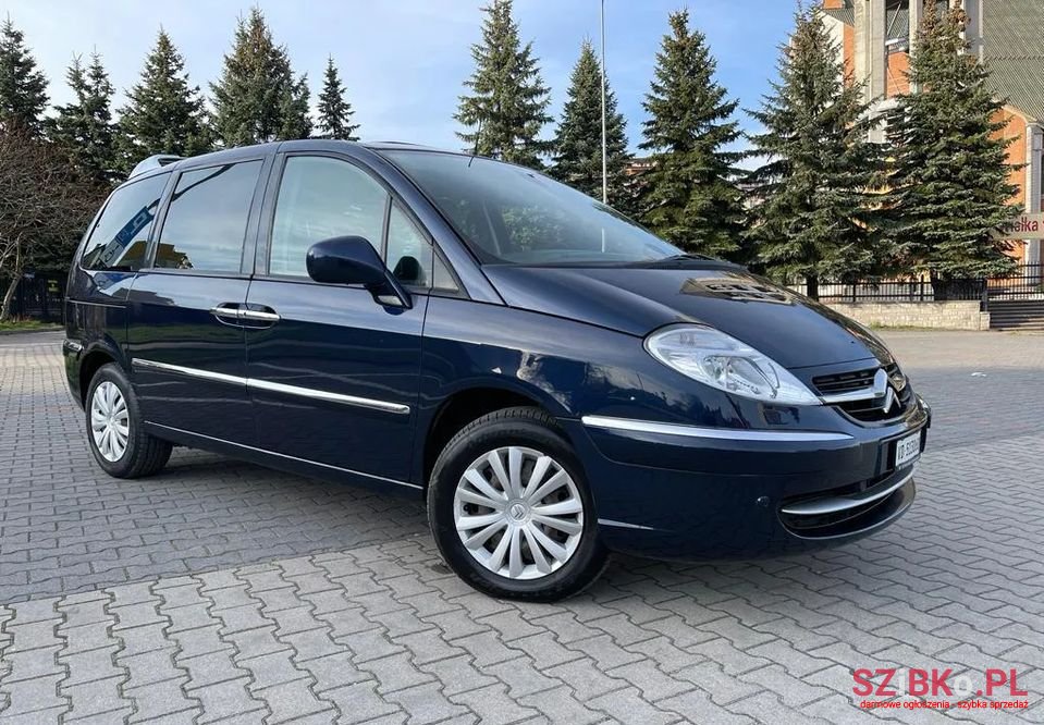 2011' Citroen C8 photo #1