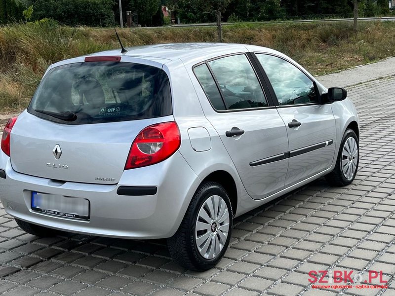 2005' Renault Clio photo #3