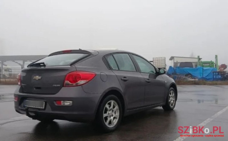 2011' Chevrolet Cruze photo #3