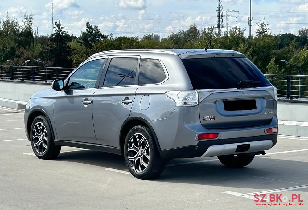 2015' Mitsubishi Outlander photo #6