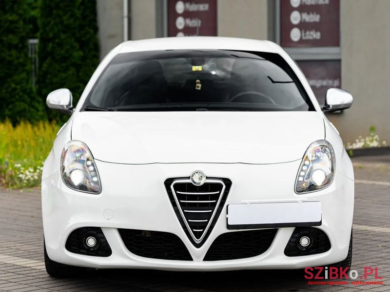 2012' Alfa Romeo Giulietta photo #4