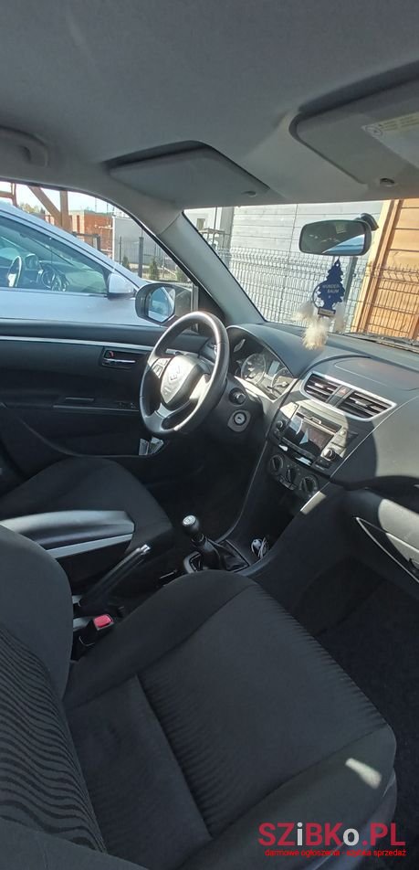2010' Suzuki Swift 1.2 Comfort photo #3