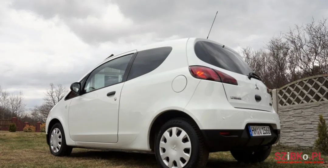 2009' Mitsubishi Colt photo #5