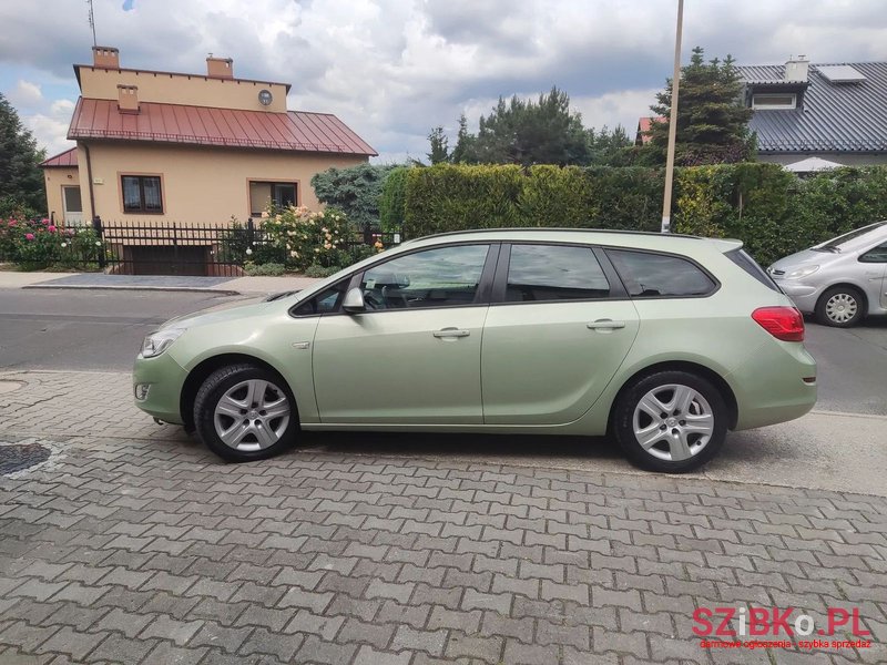 2011' Opel Astra photo #6