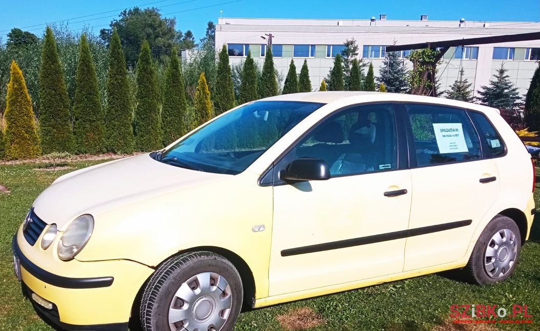 2002' Volkswagen Polo photo #2