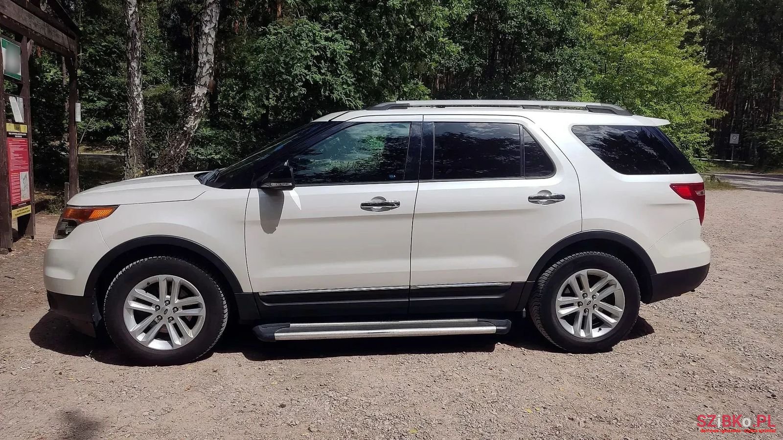 2012' Ford Explorer photo #3