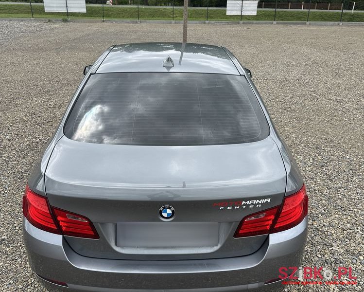 2011' BMW 5 Series photo #6