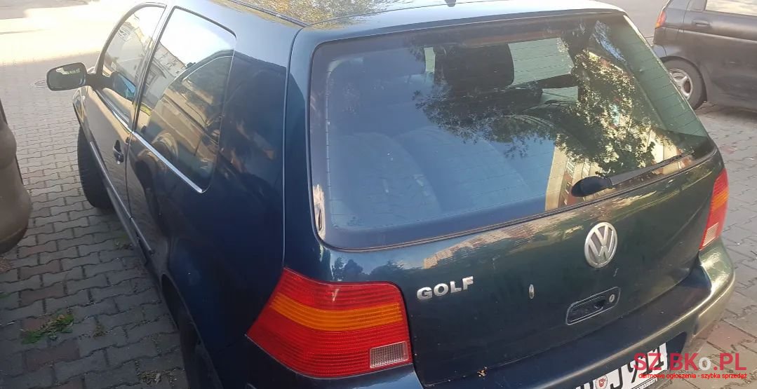 2001' Volkswagen Golf photo #3