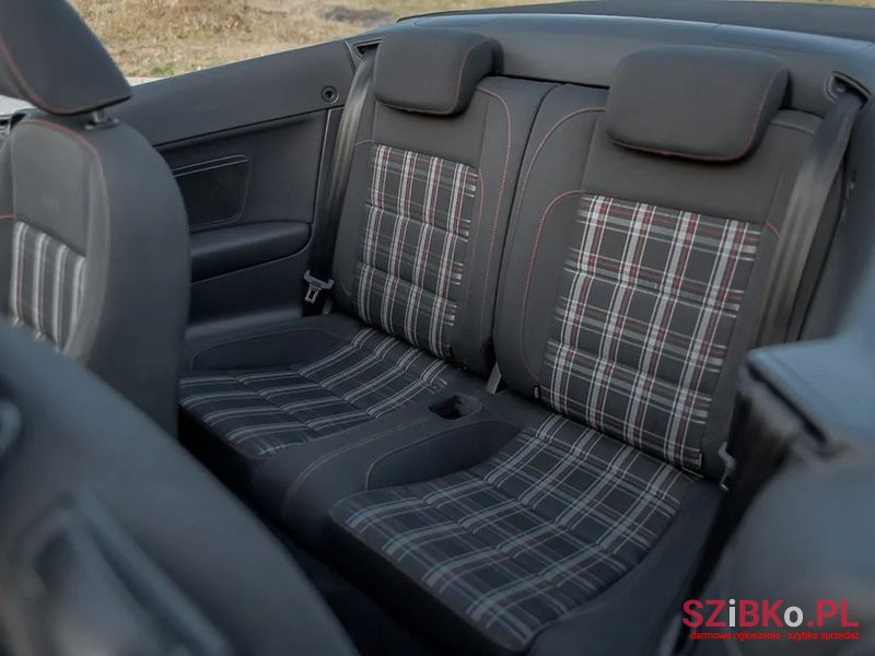 2013' Volkswagen Golf Cabrio Gti photo #5