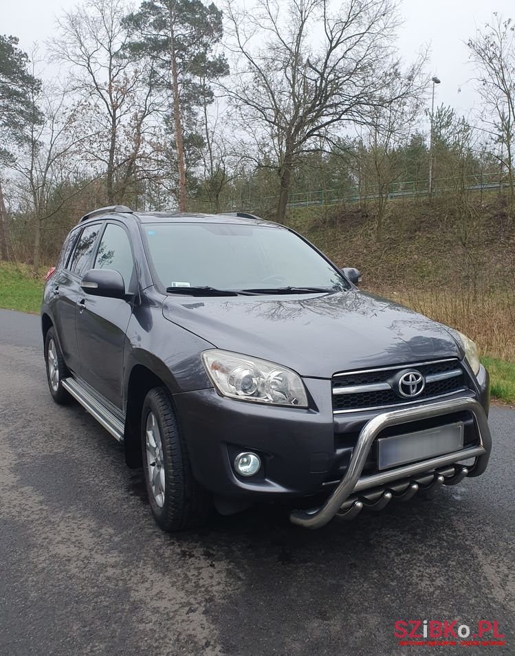 2009' Toyota RAV4 2.2 D-4D 4X4 photo #2