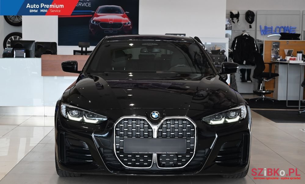 2022' BMW 4 Series 420D M Sport photo #2