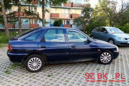 1999' Ford Escort photo #1