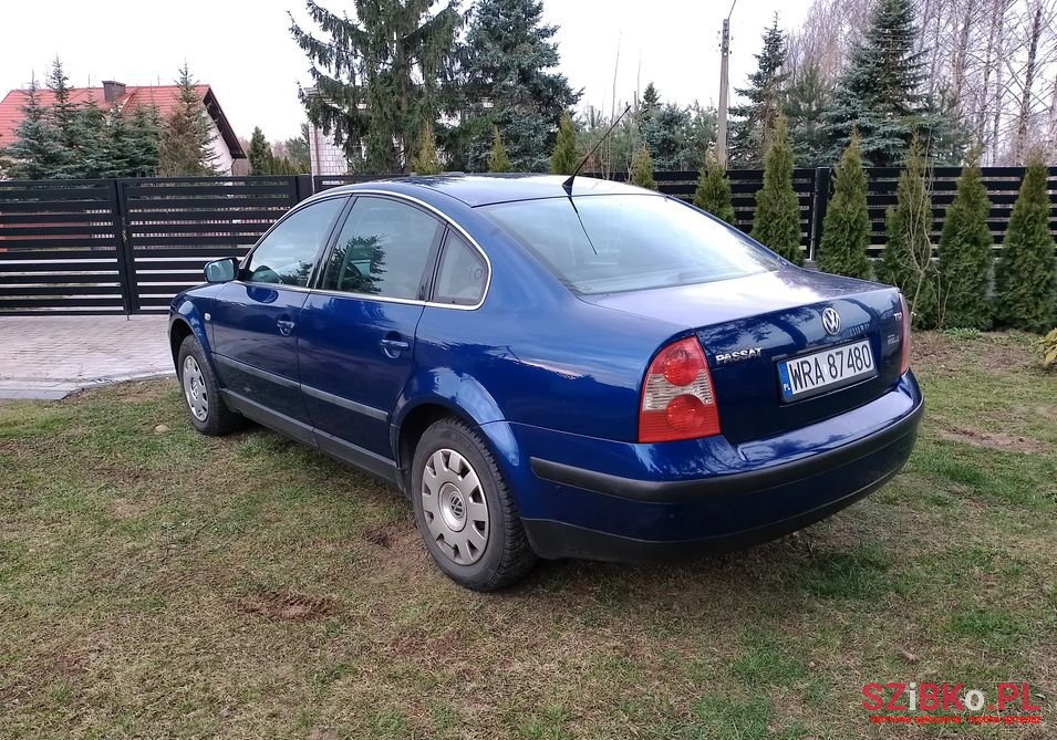 2001' Volkswagen Passat photo #3