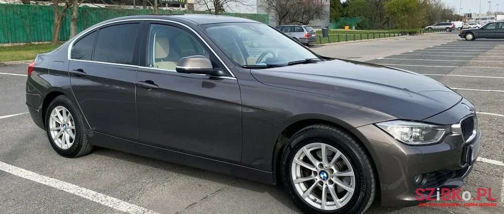 2012' BMW 3 Series 320I photo #5