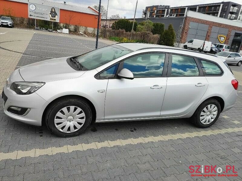 2013' Opel Astra photo #2
