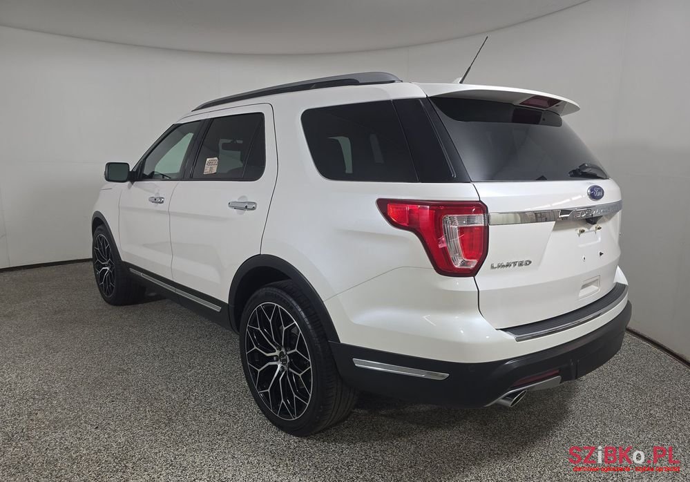 2017' Ford Explorer photo #6