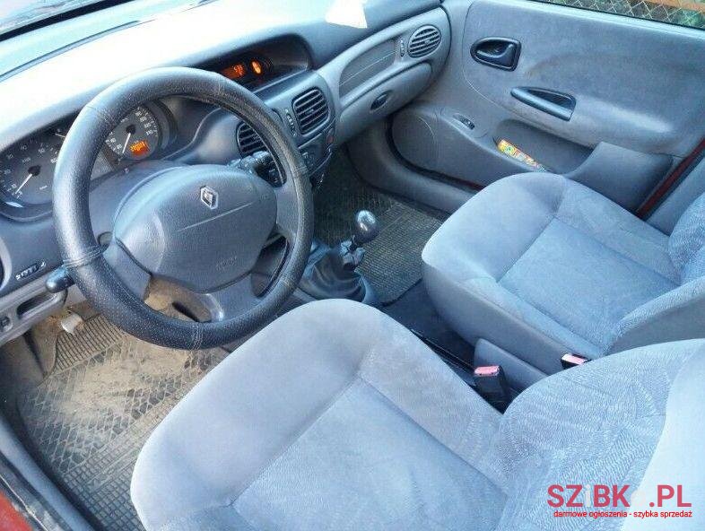 2000' Renault Megane photo #2