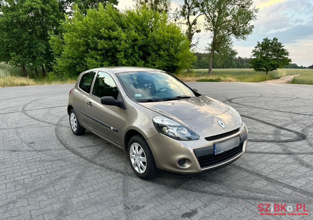 2008' Renault Clio photo #3