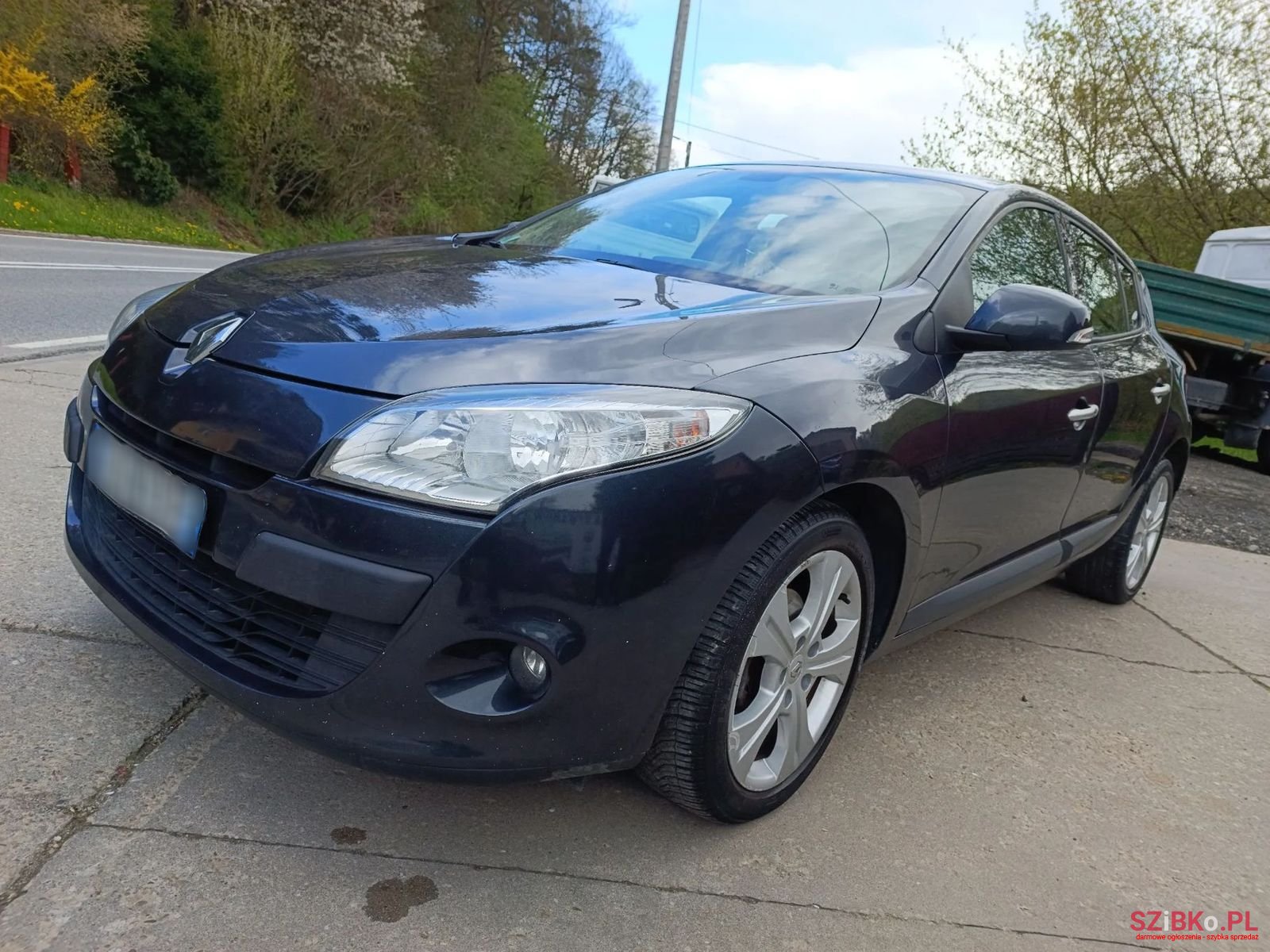 2011' Renault Megane photo #2