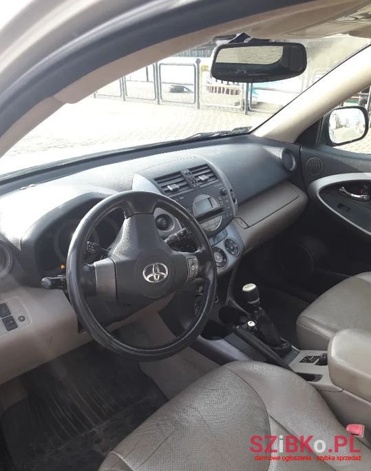 2006' Toyota RAV4 photo #4