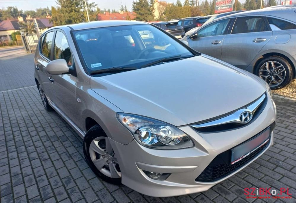 2011' Hyundai i30 photo #3