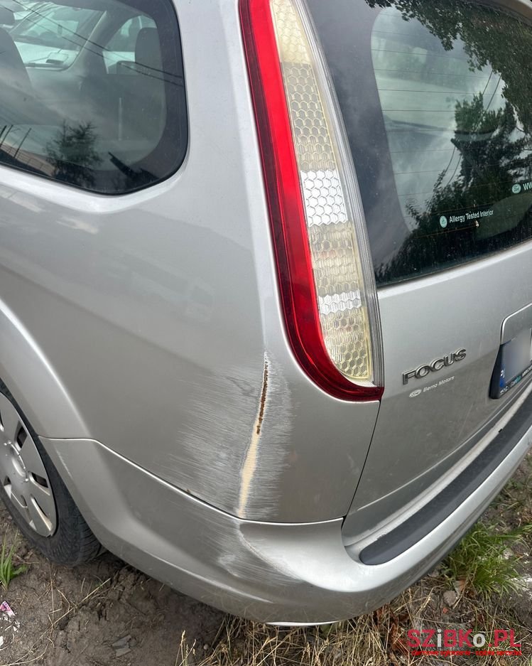 2010' Ford Focus photo #5