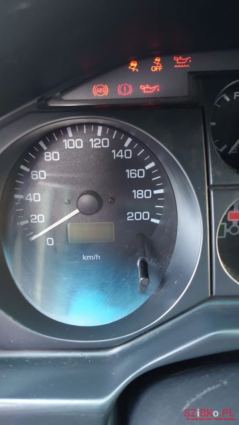 2004' Mitsubishi Pajero photo #4